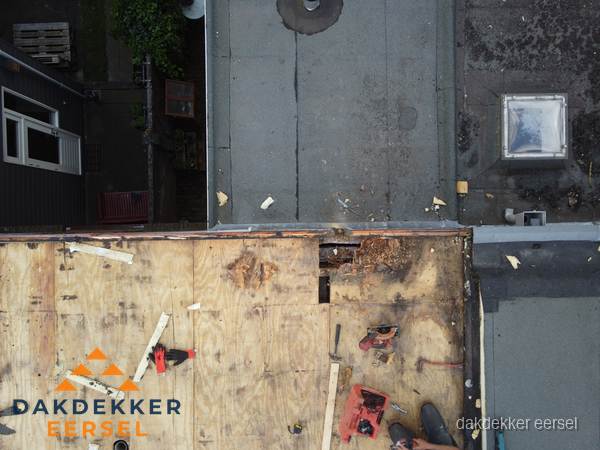 Dakschade en renovatie plat dak vanuit de lucht in Eersel