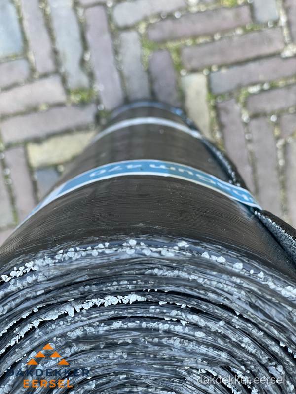 Rol bitumen dakleer met leislag voor plat dak in Eersel