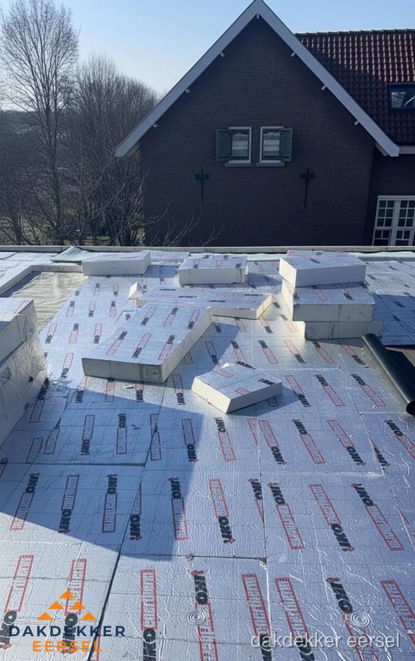 IKO PIR isolatieplaten op plat dak in Eersel