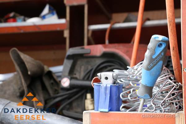 Professioneel gereedschap van dakdekker in Eersel